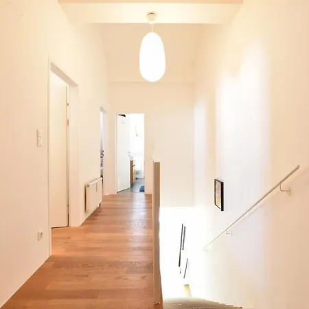 Central Spacious W Private Garden And Free Parking Apartment