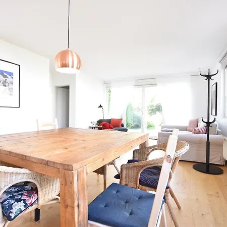 Central Spacious W Private Garden And Free Parking Apartment *