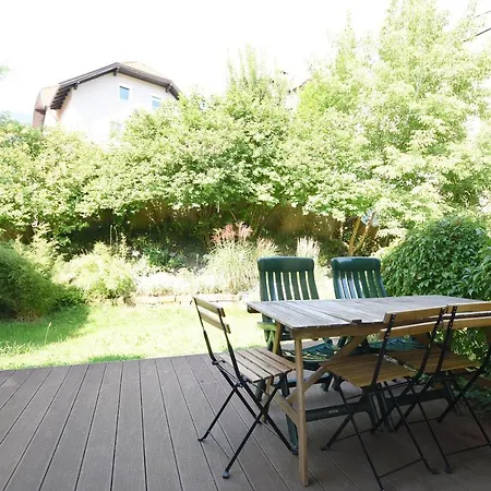 Central Spacious W Private Garden And Free Parking Apartment