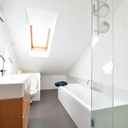 Central Spacious W Private Garden And Free Parking Innsbruck